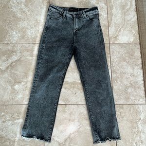 Kendall & Kylie The Icon High Rise Straight        Size: 9/29